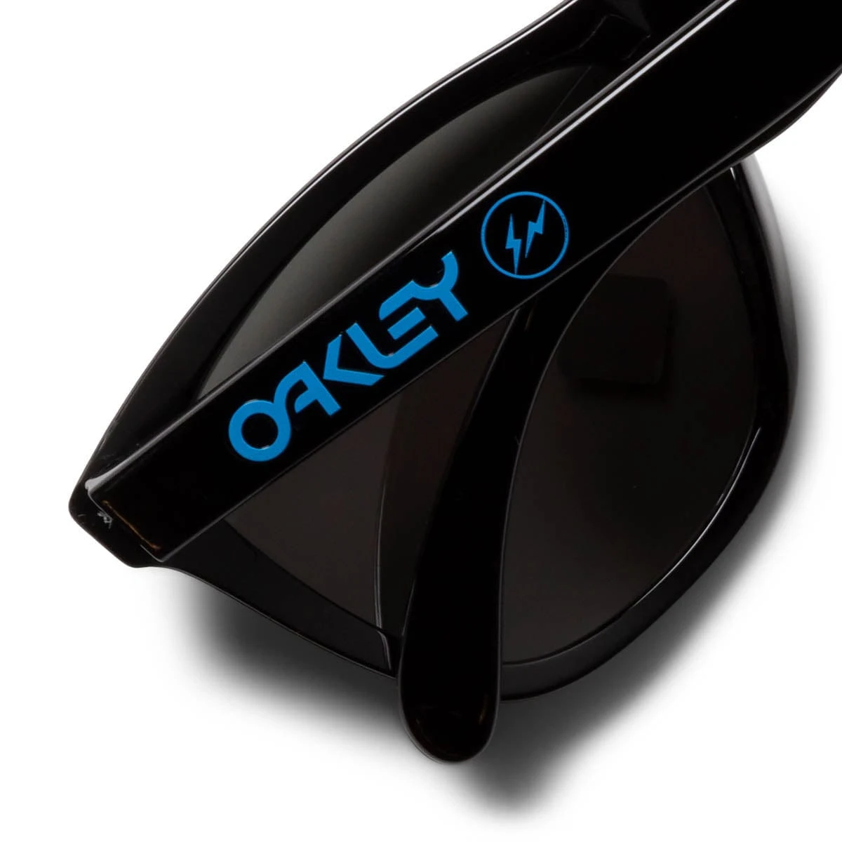Oakley X FRAGMENT DESIGN FROGSKINS 7 Oakley X FRAGMENT DESIGN FROGSKINS - Image 5